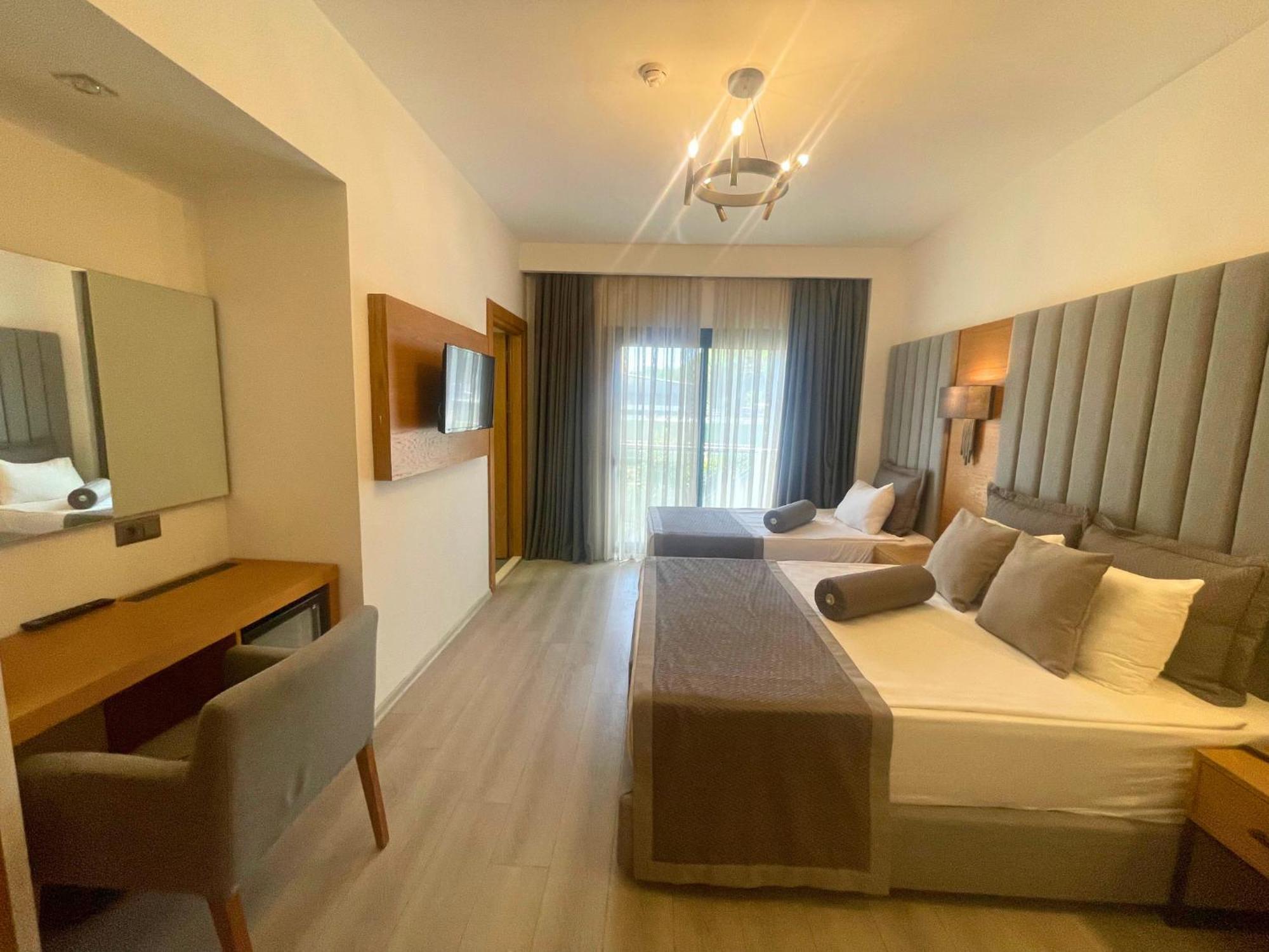 Ruwais Hotel Cesme Exterior photo
